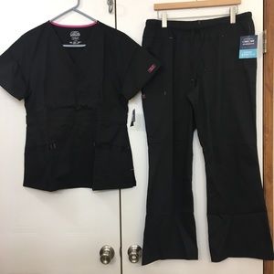 NWT - Cherokee Women’s Scrubs